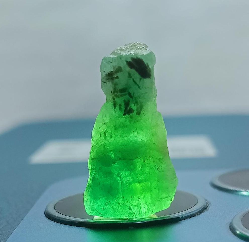 Rough emerald - Etsy 日本
