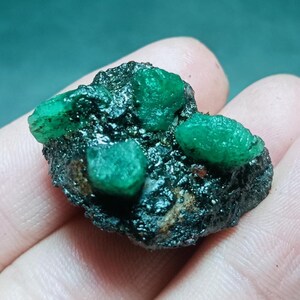 Zeldzaam exemplaar van natuurlijke smaragd: ruwe, ruwe smaragd (21 x 32 mm) afbeelding 7