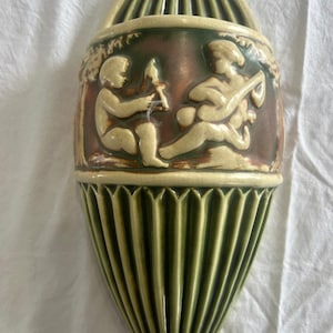 Roseville Donatello Wall Pocket