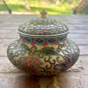 Vintage Chinese Cloisonne Enamel Lidded Ginger Jar.