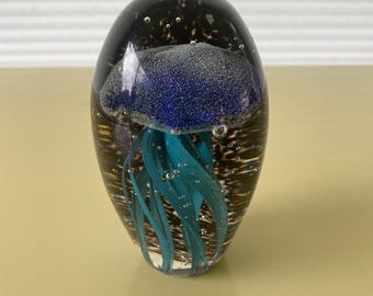 Fabrique Paperweight Jellyfish Ocean Sea Nautical Jellyfish Art Glass 4.5” X 3”