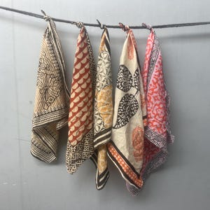 Handtryckt bomullsbandanaset, naturfärgad slips, ekologiska färger bild 5