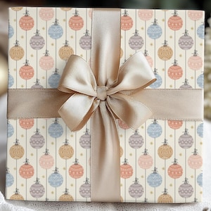 Vintage Christmas Wrapping Paper: Retro Pastel Baubles Gift Wrap