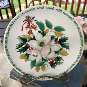 Vintage 1973 Crown Staffordshire England  Christmas Rose Plate/Collectible/Kitchenware