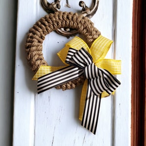 Nautical Jute Rope Wreath Wall Hanging Decorative Rope With Yellow Black Bow Minimalist Design Interior Wall Mini Door Wreath Door Craft image 4