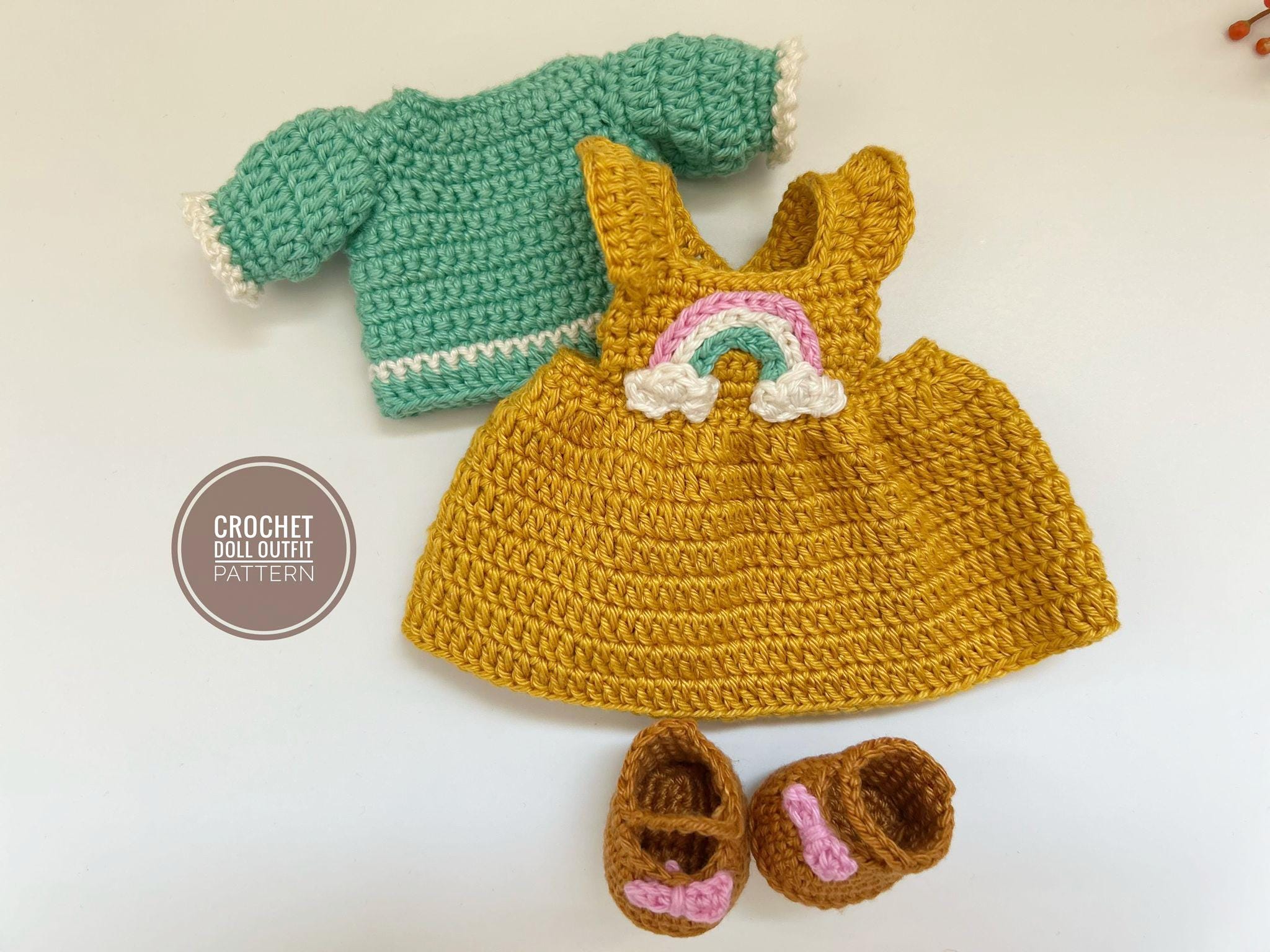 あみぐるみ人形の服の編み図 – 10～12インチ人形用のエプロンドレス、T