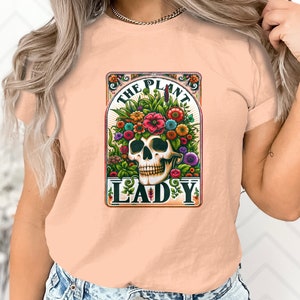 Camiseta con calavera floral colorida, diseño de jardín de flores vibrantes, camiseta gráfica única, obra de arte de The Plant Lady, carta del tarot