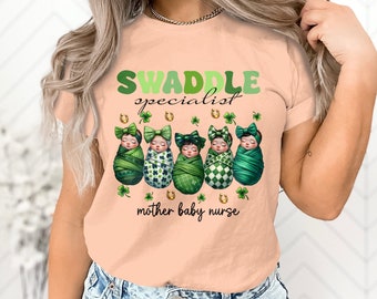 Camiseta Swaddle Specialist Mother Baby Nurse, linda camiseta gráfica de enfermera bebé, verde y blanco, regalo del Día de las Madres, sudadera de mamá