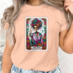 Camiseta con estampado floral de calavera para mamá del Día de los Muertos, Día de los Muertos, camiseta colorida con calavera de azúcar para mujer, regalo del Día de la Madre, carta del Tarot