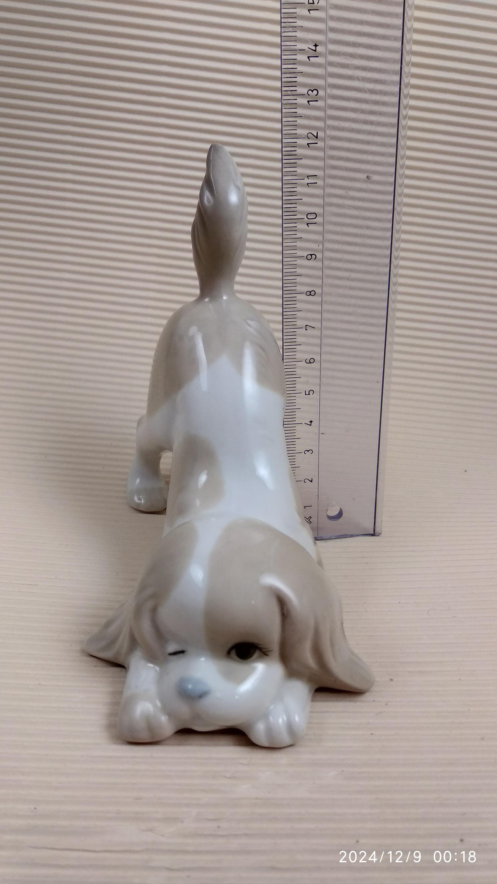 バレンシア磁器の犬の置物、遊ぶ子犬の飾り、スペイン製 - Etsy 日本