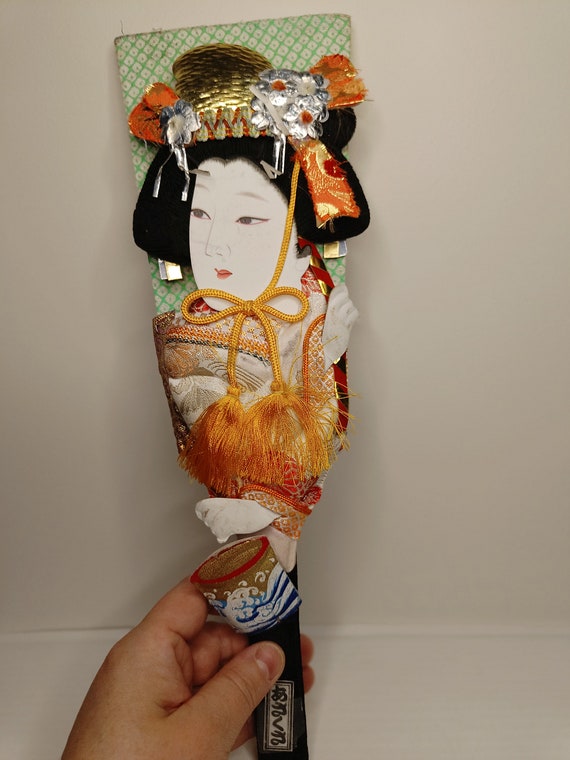 Hand painted wooden geisha - Gem