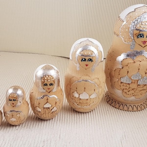 Vintage Matrioshka nesting russian wooden figurine handpainted folklore doll set of five