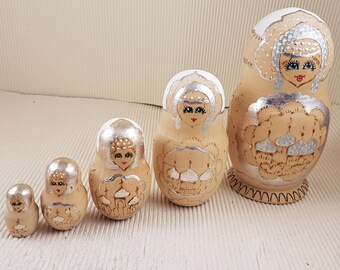 Vintage Matrioshka nesting russian wooden figurine handpainted folklore doll set of five