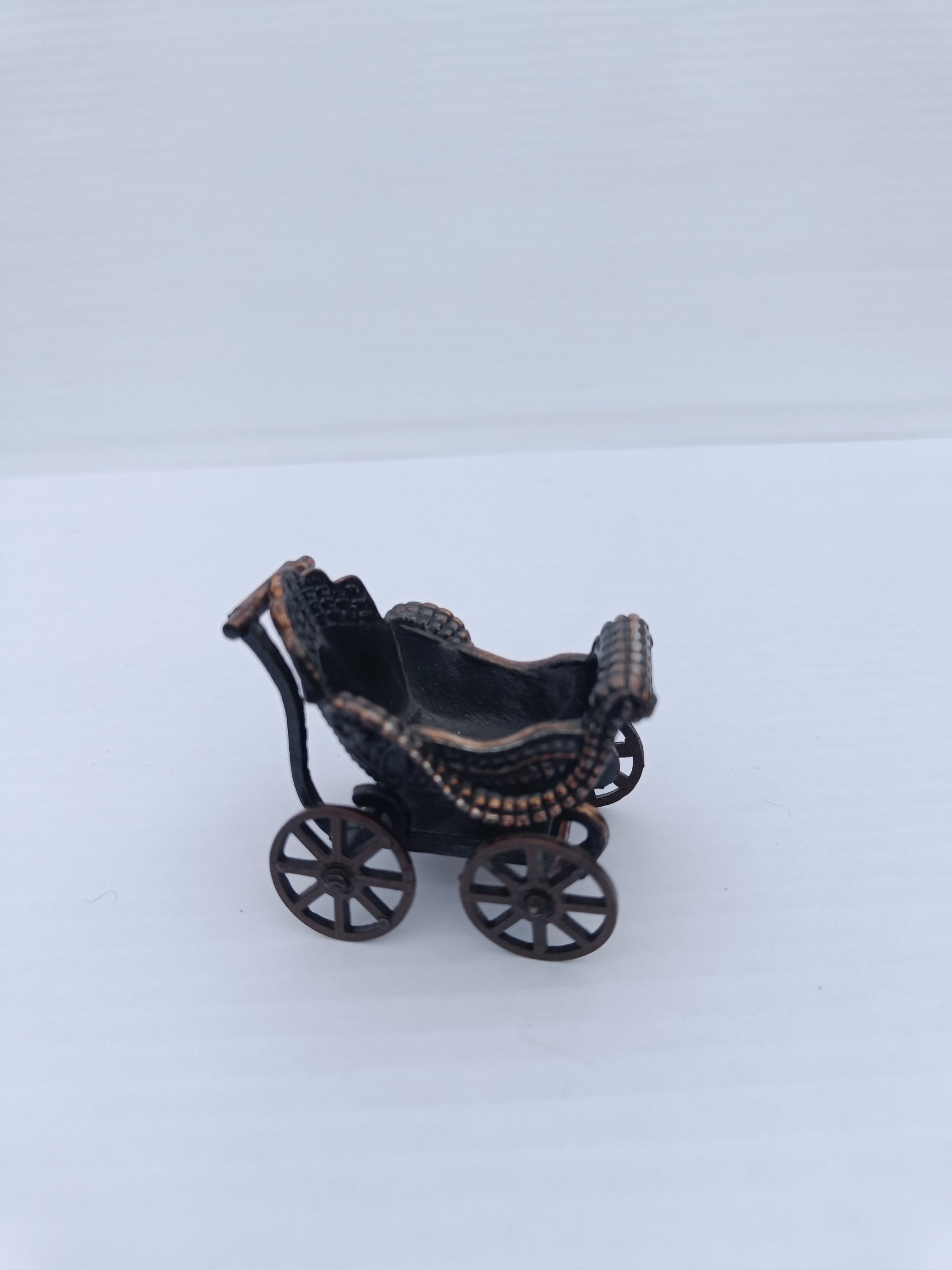 Poussette ancienne pliable restaurée | Selency