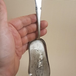 Antique Silver plated Large Fish Serving Slice w/Bright Cut