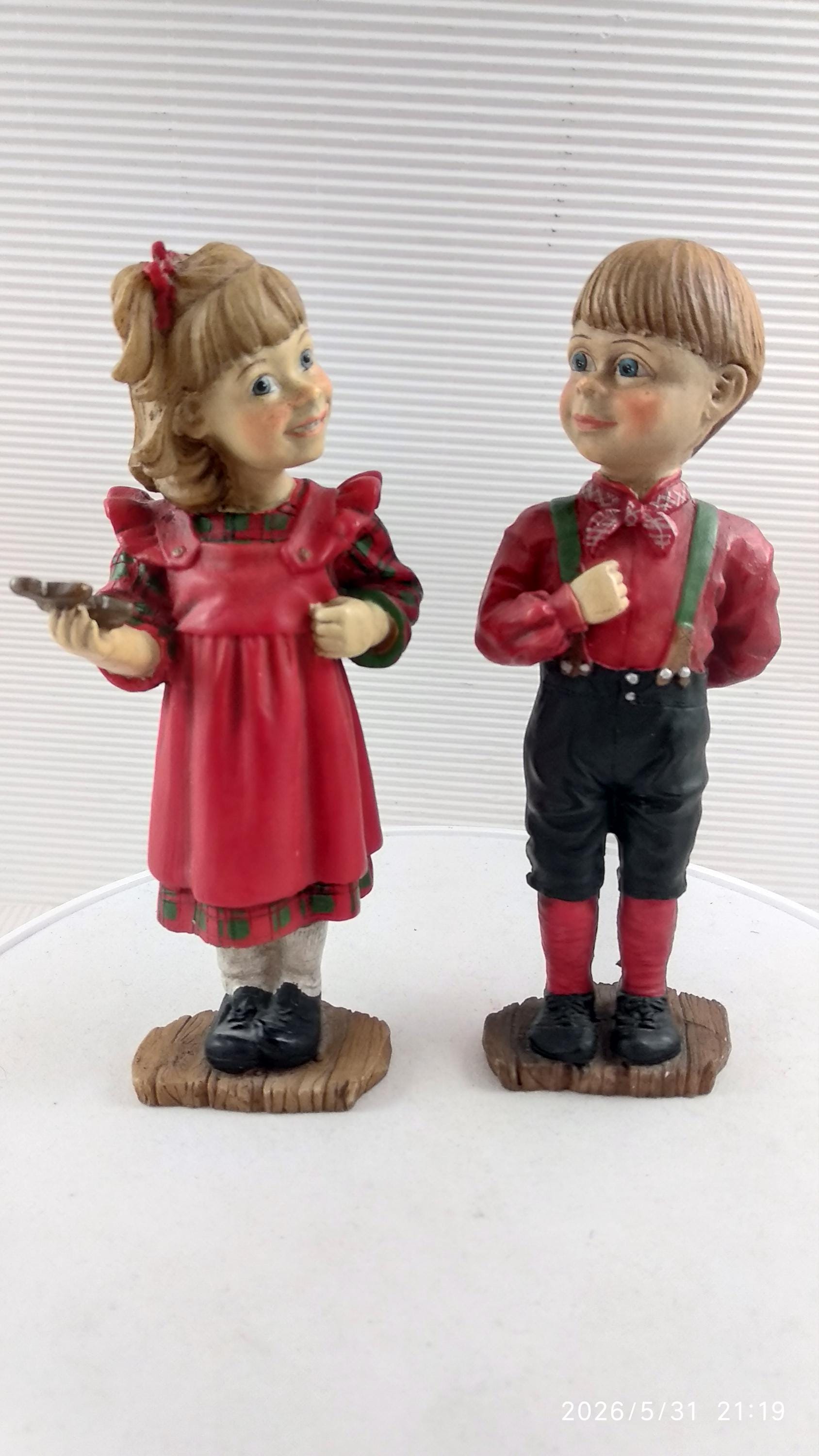 ビンテージ　CANDYdesign　ノルウェー　フィギュア　赤い服　少女　リンゴ Vintage Candy Design Norway Norwegian Girl Figurine | eBay