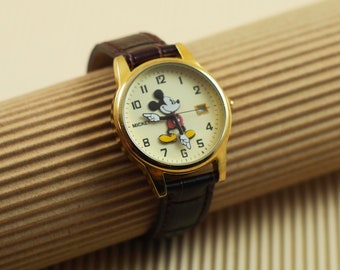 Orologio vintage Disney Topolino con quadrante con calendario e cinturino in pelle marrone