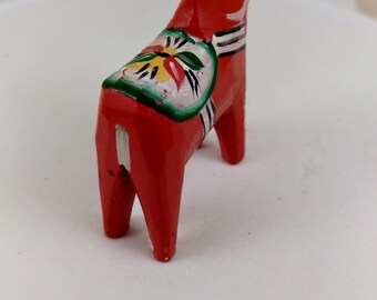 ヴィンテージの赤いダーラ馬の置物 - スウェーデンの民芸品 (5 cm