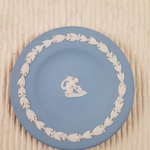 Wedgewood London souvenir plate angel cherub jasperware