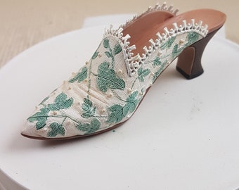 Just the Right Shoe TOUCH OF LACE by Raine