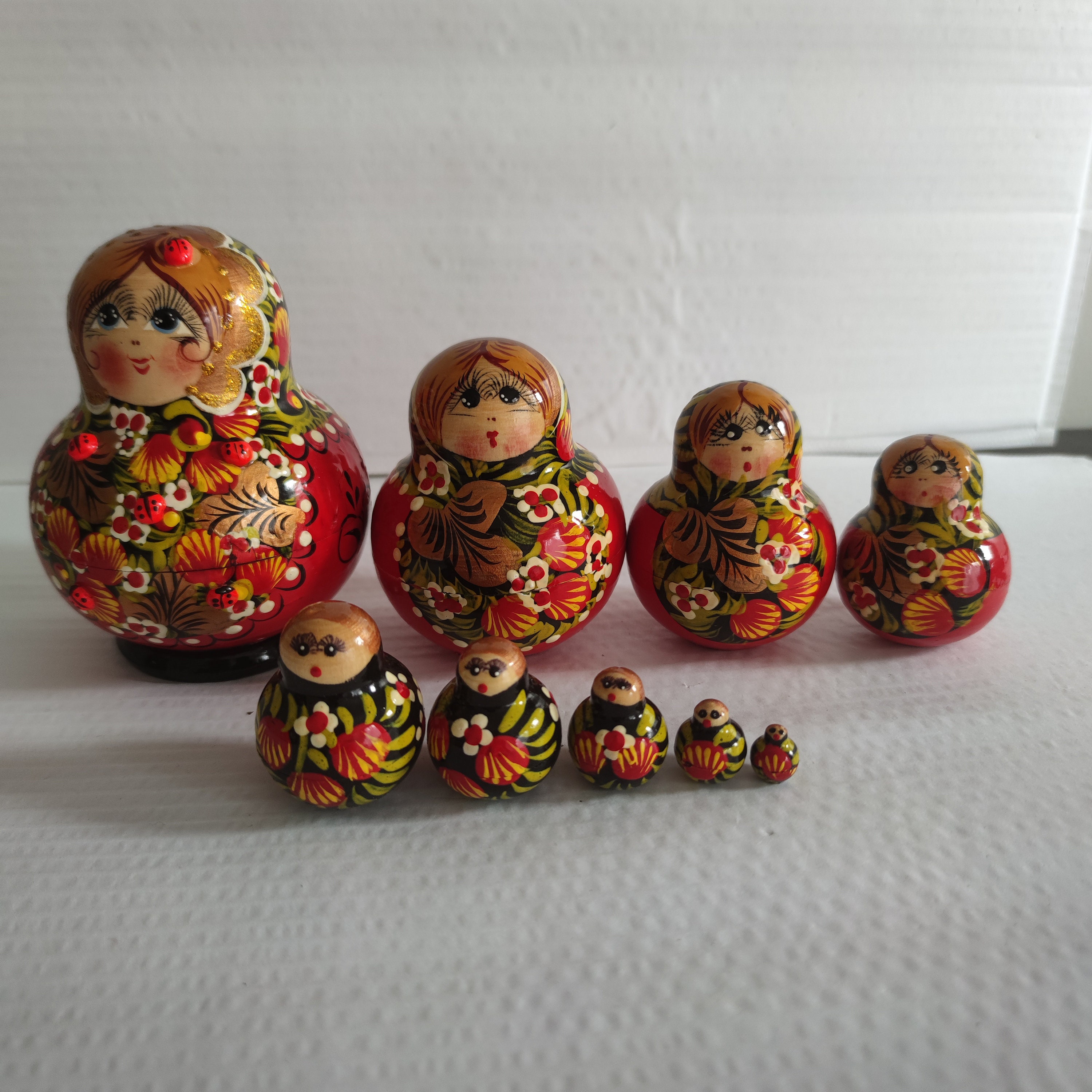 Vintage Matrioshka Nesting Russian Wooden Figurine Handpainted