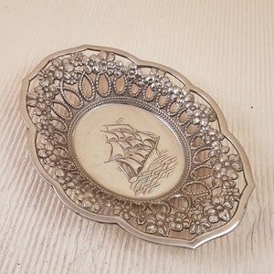 Vintage fruit bowl silverplated metal oval engraved ship a d floral trim antique