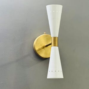 Applique murale moderne Mid-Century Diabolo - applique murale en laiton de style vintage pour meuble-lavabo ou couloir de chambre à coucher, installation plug-in et câblée