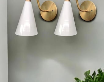 Aplique de pared de latón hecho a mano, mini aplique de latón, aplique de pared dorado, aplique de perfil bajo, lámpara de pared minimalista para pasillo.