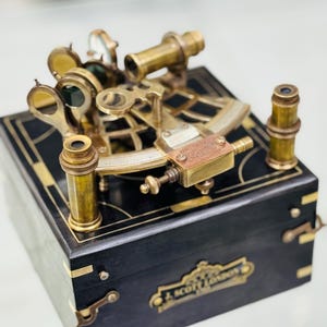 Antiek messing sextant en kompas in houten kist – nautisch maritiem cadeau, marine decor, vintage zeilinstrument