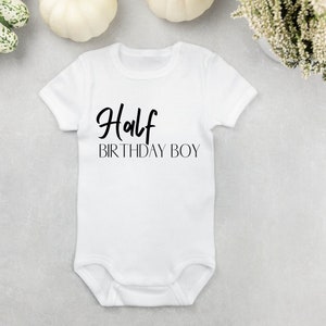 Halber Geburtstag Junge Strampelanzug