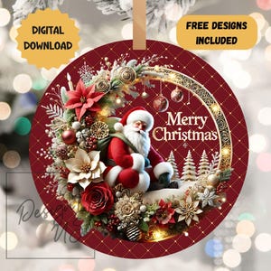 Peut inclure: Ornement de Noël rond avec un design du Père Noël. L'ornement rouge présente un motif doré et le texte "Merry Christmas". Il est décoré de poinsettias, de pommes de pin et d'autres éléments festifs.