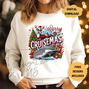 Op de afbeelding: Witte trui met een kleurrijk kerstontwerp met een rendier, een cruiseschip en de tekst "Merry Cruisemas".
