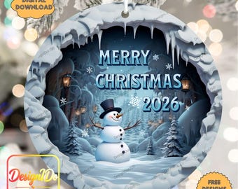 Op de afbeelding: Een ronde kerstornament met een sneeuwpop met een zwarte hoge hoed in een besneeuwd bos. De tekst luidt Merry Christmas 2026. De rand is vormgegeven als sneeuw en ijspegels. Een label voor digitale download is zichtbaar.