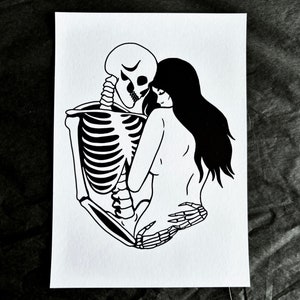 Carte étreinte amour et mort / Nosferatu amoureux gothiques Halloween Saint-Valentin Anniversaire de mariage / Romance sombre squelette / Impression d'art mural