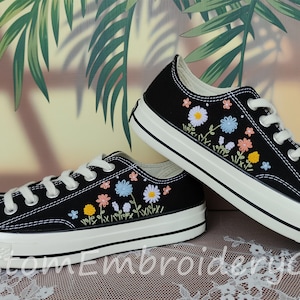 Customized Low-top Converse Embroidered daisy flower Shoes Converse Chuck Taylor 1970s Embroidered Flower Converse Shoes Best Gift for Her