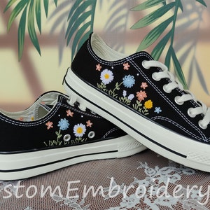 Customized Low-top Converse Embroidered daisy flower Shoes Converse Chuck Taylor 1970s Embroidered Flower Converse Shoes Best Gift for Her