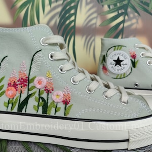 Personalisierte Converse Bestickte Schuhe Converse Chuck Taylor 1970er Jahre Bestickte Reeds&Rose Converse Schuhe Bestes Geschenk für Sie Hochzeitsgeschenk