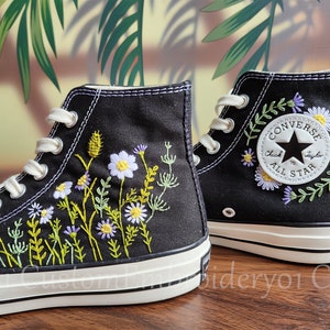 Gepersonaliseerde Converse geborduurde schoenen Converse Chuck Taylor 1970s geborduurde zomerbloemen Converse schoenen Beste cadeau voor haar