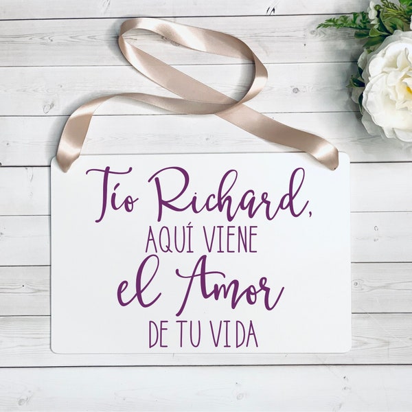 Tio Aqui Viene el Amor de tu Vida Wedding Sign. Spanish Ring Bearer Sign. Wedding Decor. Uncle Name Wedding Sign. Flower Girl Sign