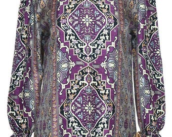 Túnica bohemia de sarga de seda morada D’Ascoli: diseño arabesco, borlas