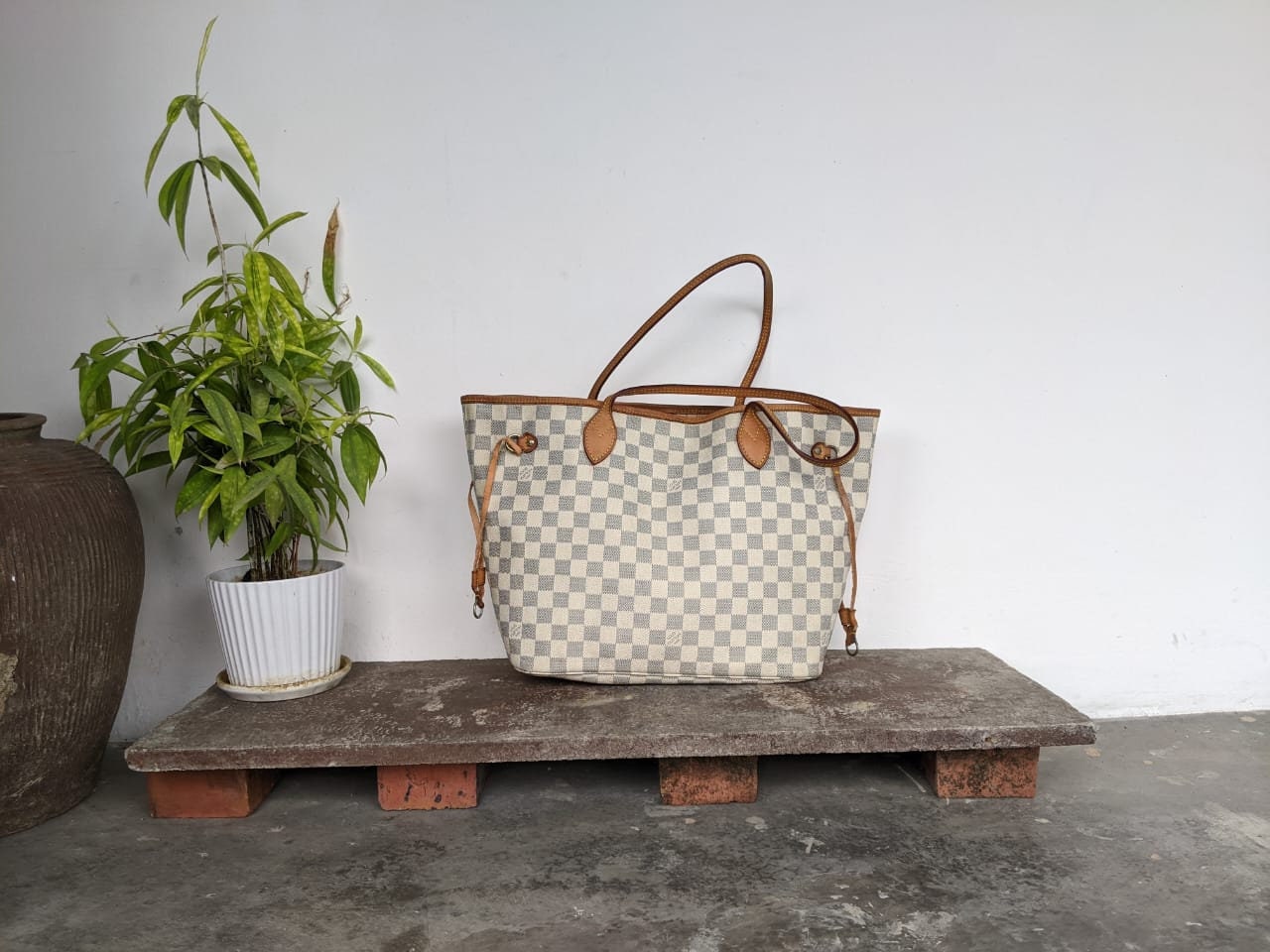 Neverfull PM Damier Azure Canvas White GHW