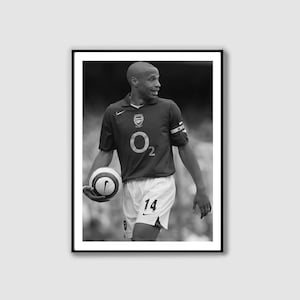 Thierry Henry Poster, Thierry Henry Print, Arsenal Wall Decor,Icon for Arsenal,Black and White, Arsenal Poster, Iconic Moment Print, DIGITAL