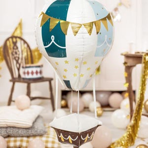 4D hot air balloon foil balloon with gold stars and bunting – baby shower or birthday decoration in nursery setting with pastel and gold balloons