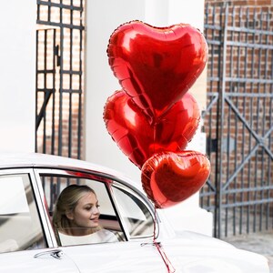 Globo de corazón rojo de 61 cm, decoración romántica para bodas, decoración de aniversario con forma de corazón de papel de aluminio. imagen 7