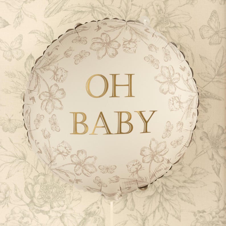 Puede incluir: Globo redondo blanco con texto dorado "OH BABY". El globo est&aacute; decorado con patrones florales y de mariposas en un color neutro. Es una decoraci&oacute;n para una fiesta de bienvenida al beb&eacute; o de revelaci&oacute;n de g&eacute;nero.