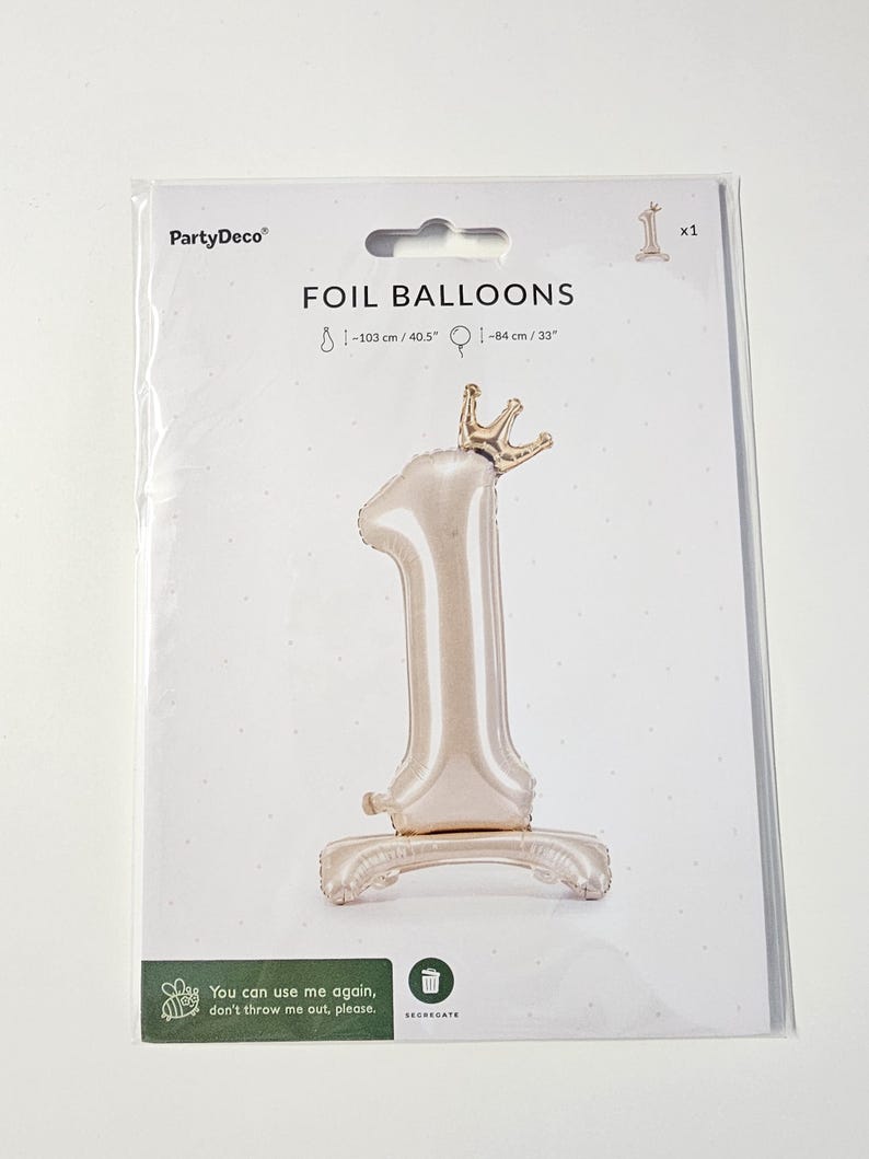 K&ouml;nnte beinhalten: Ein goldener Folienballon in Form der Zahl eins mit einer goldenen Krone oben drauf. Der Ballon ist 103 cm hoch und 84 cm breit. Die Verpackung tr&auml;gt die Aufschrift "FOIL BALLOONS" und "PartyDeco".