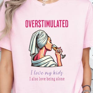Überstimuliert, Deine Gefühle sind gültig, Lustiges Shirt, Mama-Leben, Starke Frauen, Mutterschaftskleidung, Neue Mütter, Mama-Outfits, Geschenk für sie