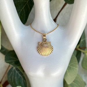 14K Solid Gold Scallop Seashell Pendant
