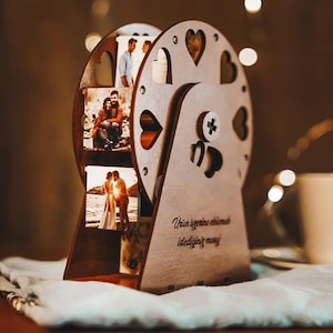 May include: A wooden Ferris wheel photo display with heart-shaped cutouts and space for multiple photos. The display has a natural wood finish and includes the text "Urun uzerine eklemek istediginiz mesaj".