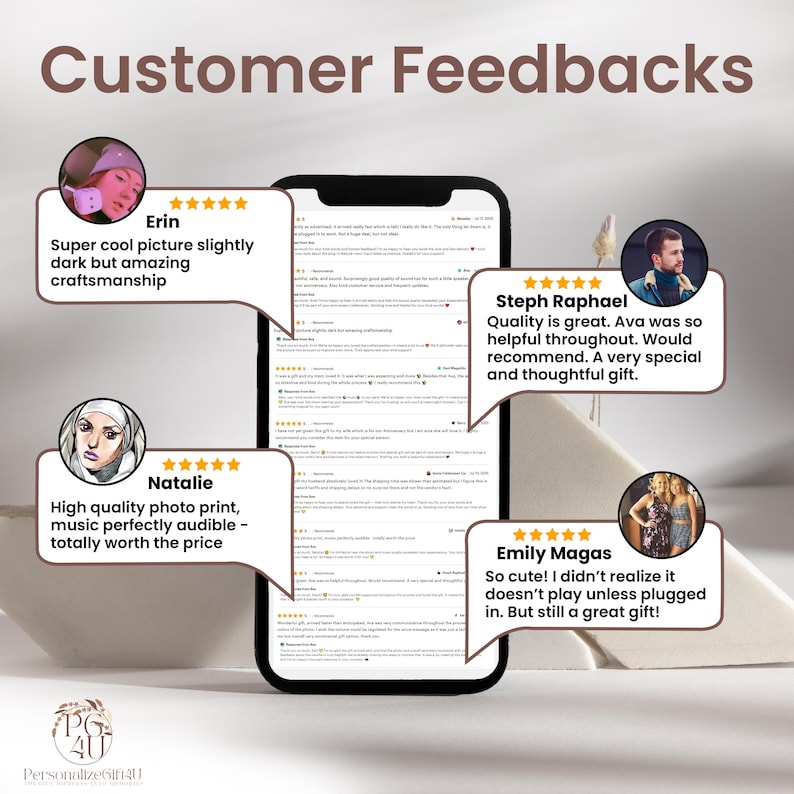 K&ouml;nnte beinhalten: Ein Smartphone zeigt Kundenbewertungen mit F&uuml;nf-Sterne-Bewertungen und Testimonials. Der Bildschirm zeigt Bewertungen, die Handwerkskunst, Druckqualit&auml;t und hilfreichen Service loben. Der Text "Customer Feedbacks" ist sichtbar.